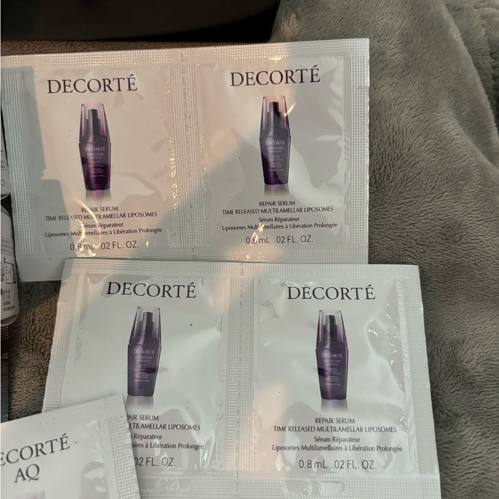 Decorte Skincare Set - Black and Purple - Picture 4 of 7